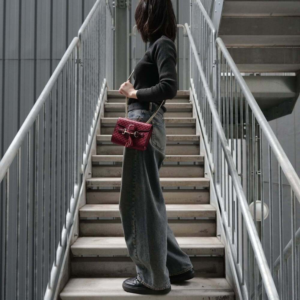 GUCCI Authentic Red Shoulder Bag - Picture 13 of 13